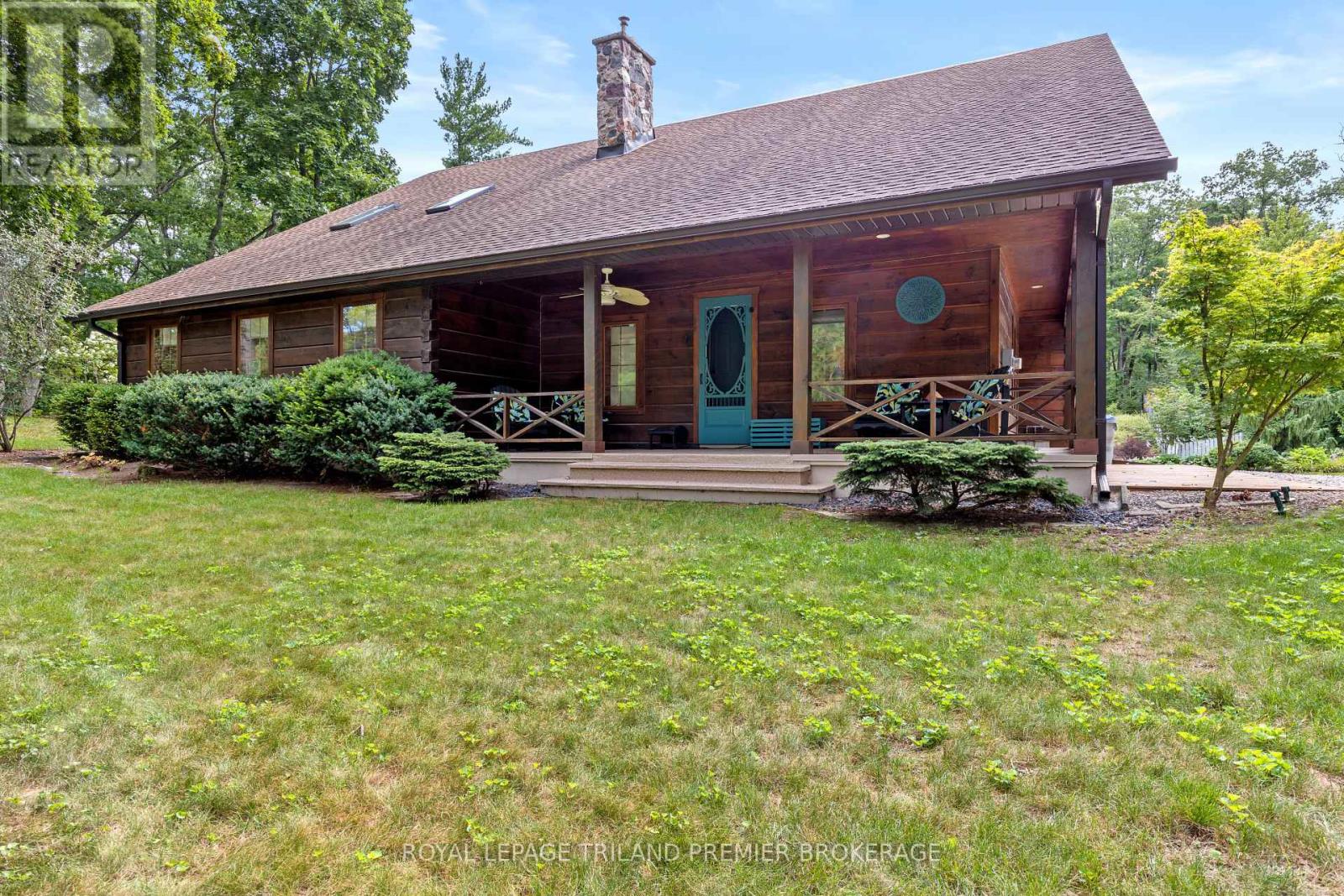 9936 Ontario Street, Lambton Shores, Ontario  N0M 2L0 - Photo 3 - X12370669