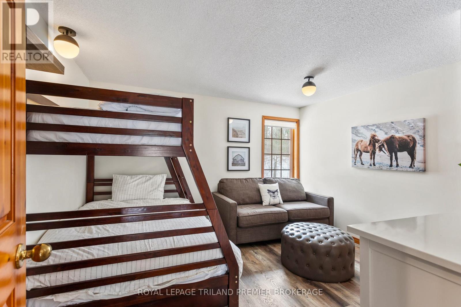 9936 Ontario Street, Lambton Shores, Ontario  N0M 2L0 - Photo 32 - X12370669