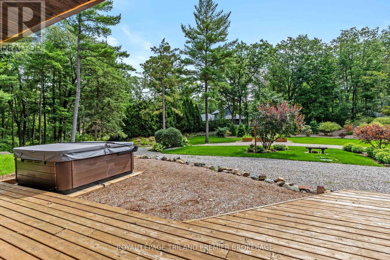 9936 Ontario Street, Lambton Shores, Ontario  N0M 2L0 - Photo 41 - X12370669