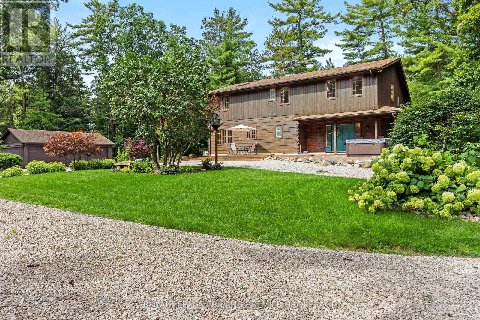 9936 Ontario Street, Lambton Shores, Ontario  N0M 2L0 - Photo 42 - X12370669