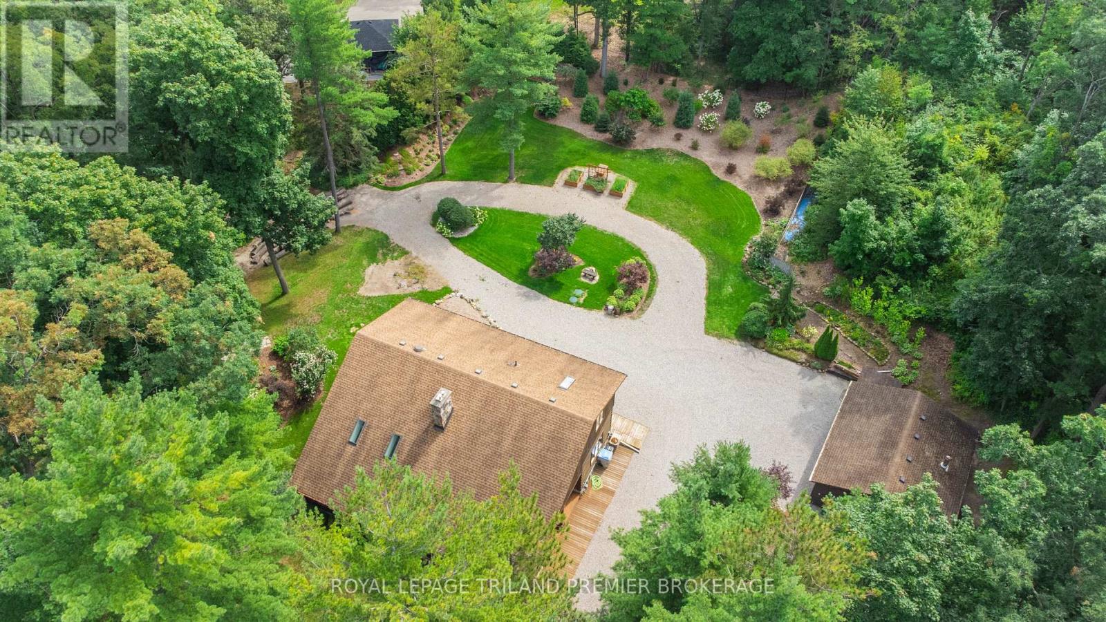 9936 Ontario Street, Lambton Shores, Ontario  N0M 2L0 - Photo 45 - X12370669