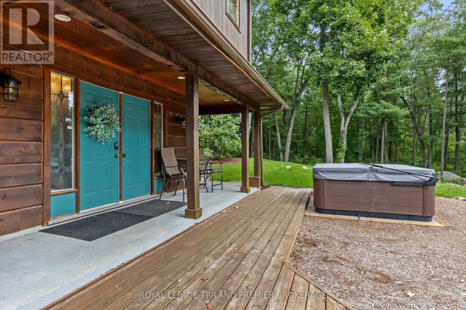 9936 Ontario Street, Lambton Shores, Ontario  N0M 2L0 - Photo 6 - X12370669