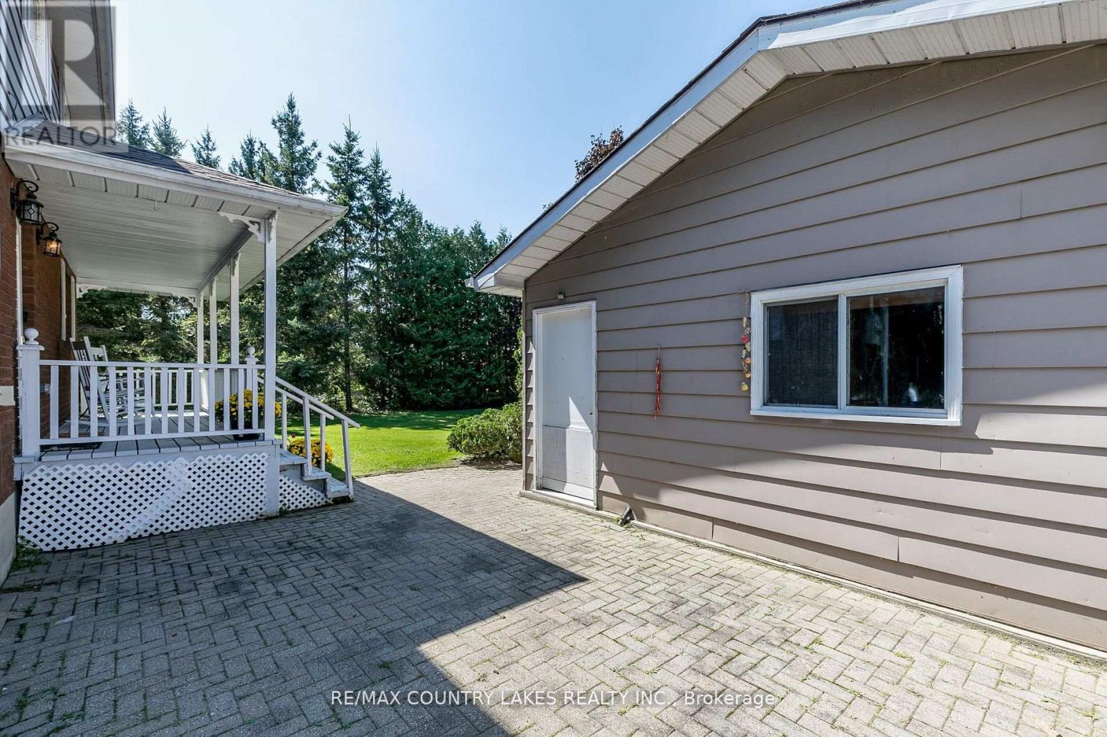 47 Lake Avenue, Ramara, Ontario  L0K 1B0 - Photo 4 - S12370625