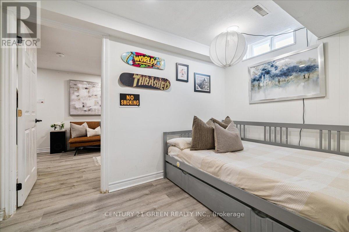 223 O'donoghue Avenue, Oakville, Ontario  L6H 3W5 - Photo 35 - W12370600