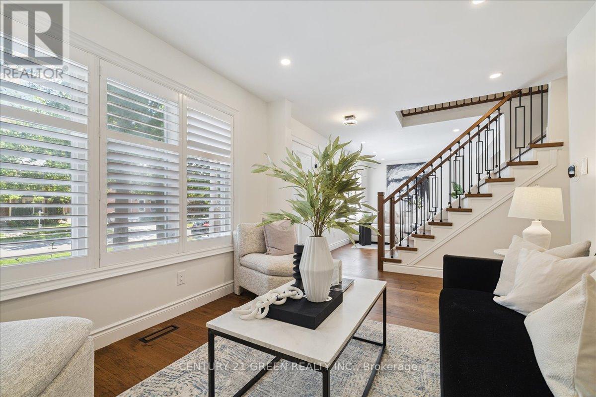 223 O'donoghue Avenue, Oakville, Ontario  L6H 3W5 - Photo 5 - W12370600