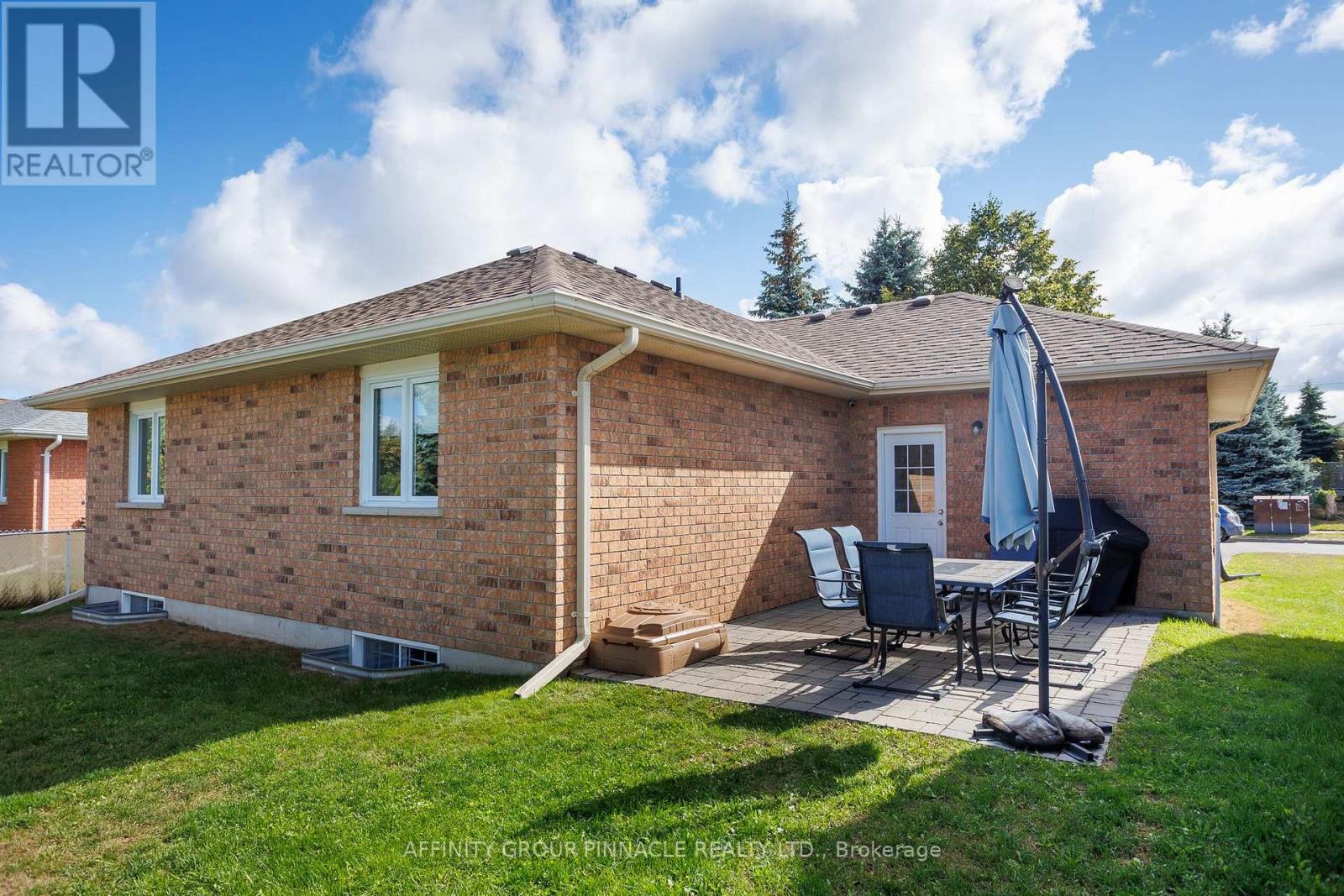 3 Dormer Road, Kawartha Lakes (Lindsay), Ontario  K9V 6H8 - Photo 47 - X12370705