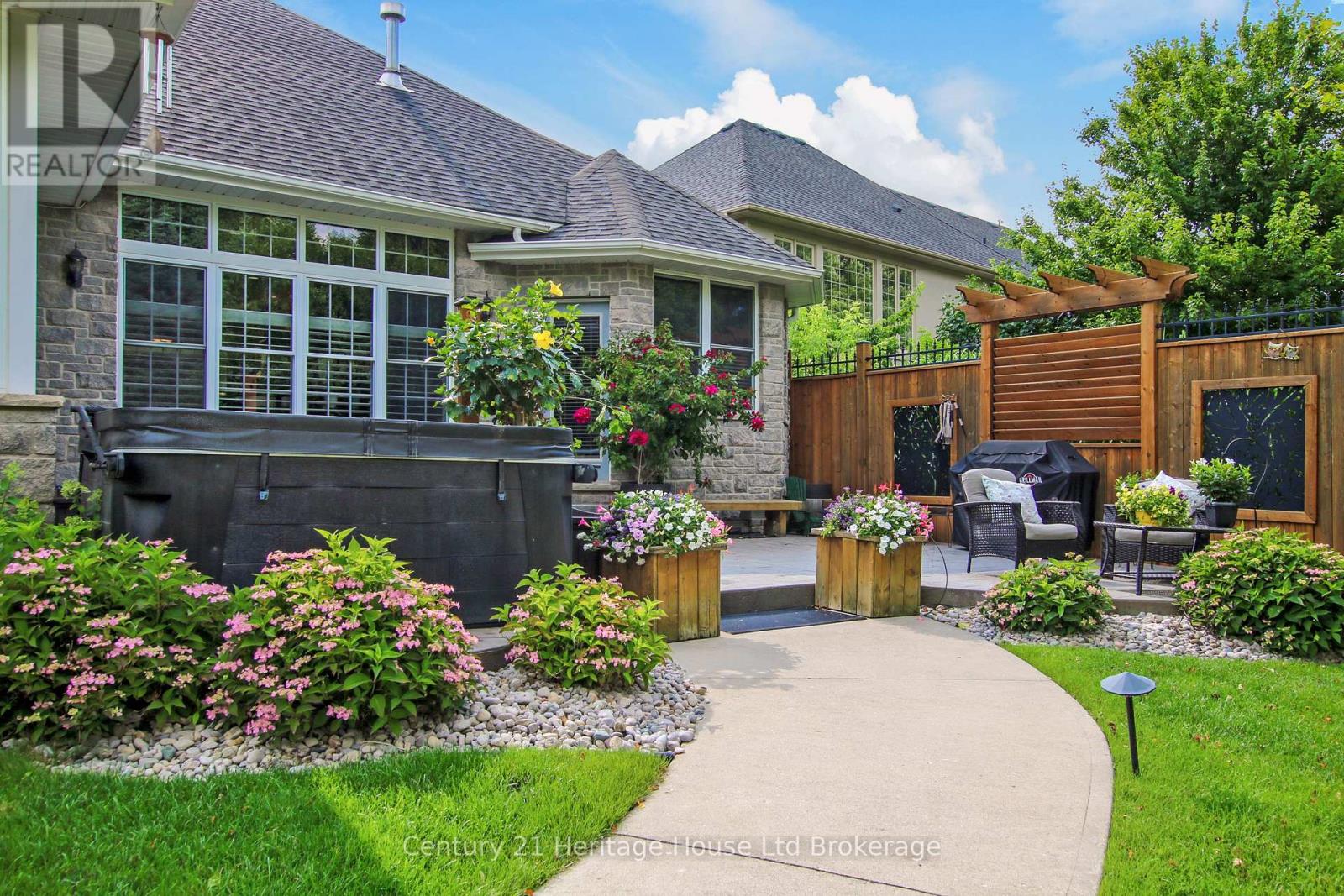 596 Lakeview Drive, Woodstock, Ontario  N4T 0A5 - Photo 40 - X12370668