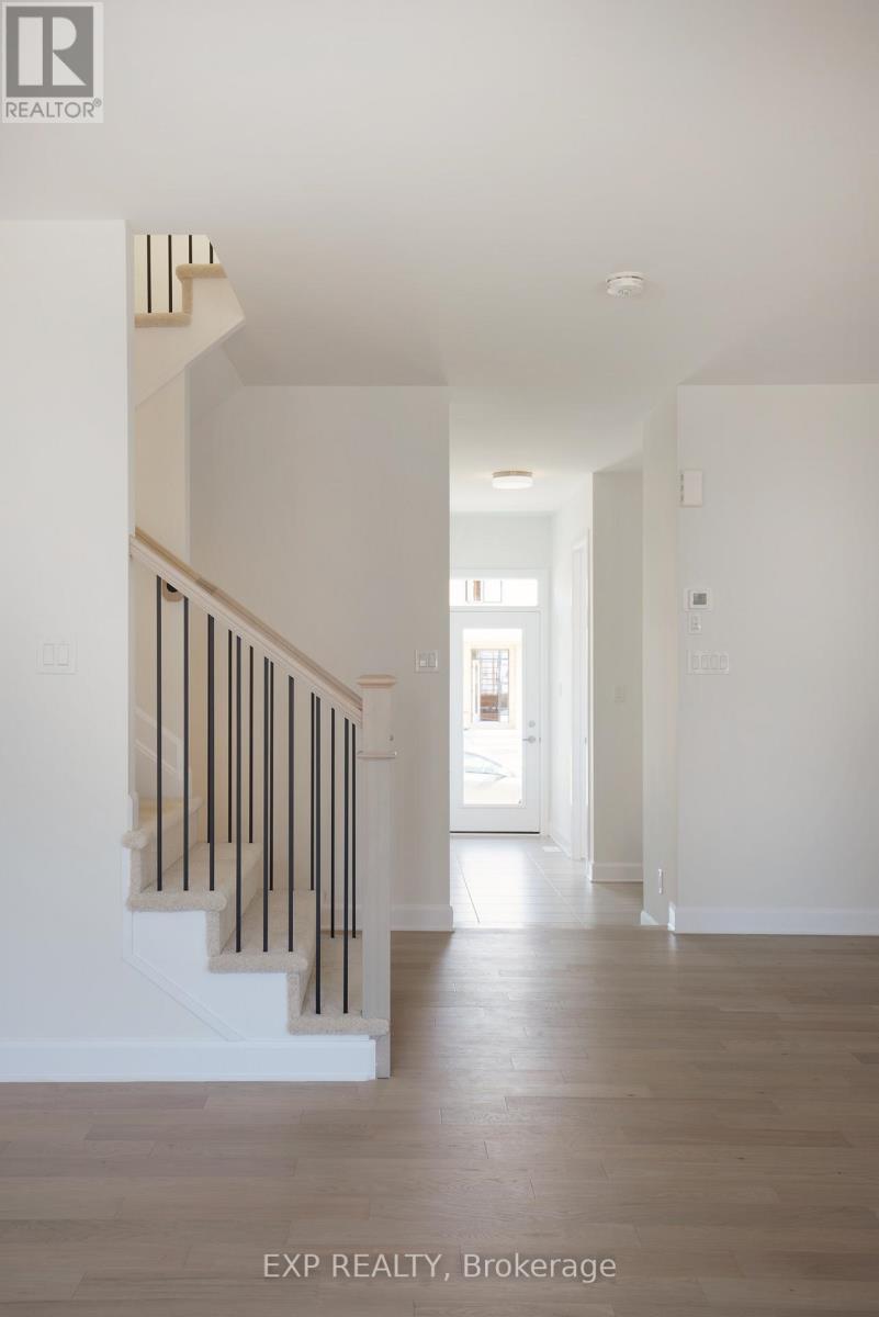 Property at 509 ROUNDHOUSE CRESCENT image 3
