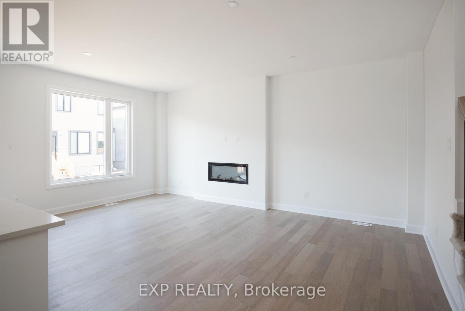 Property at 509 ROUNDHOUSE CRESCENT image 4