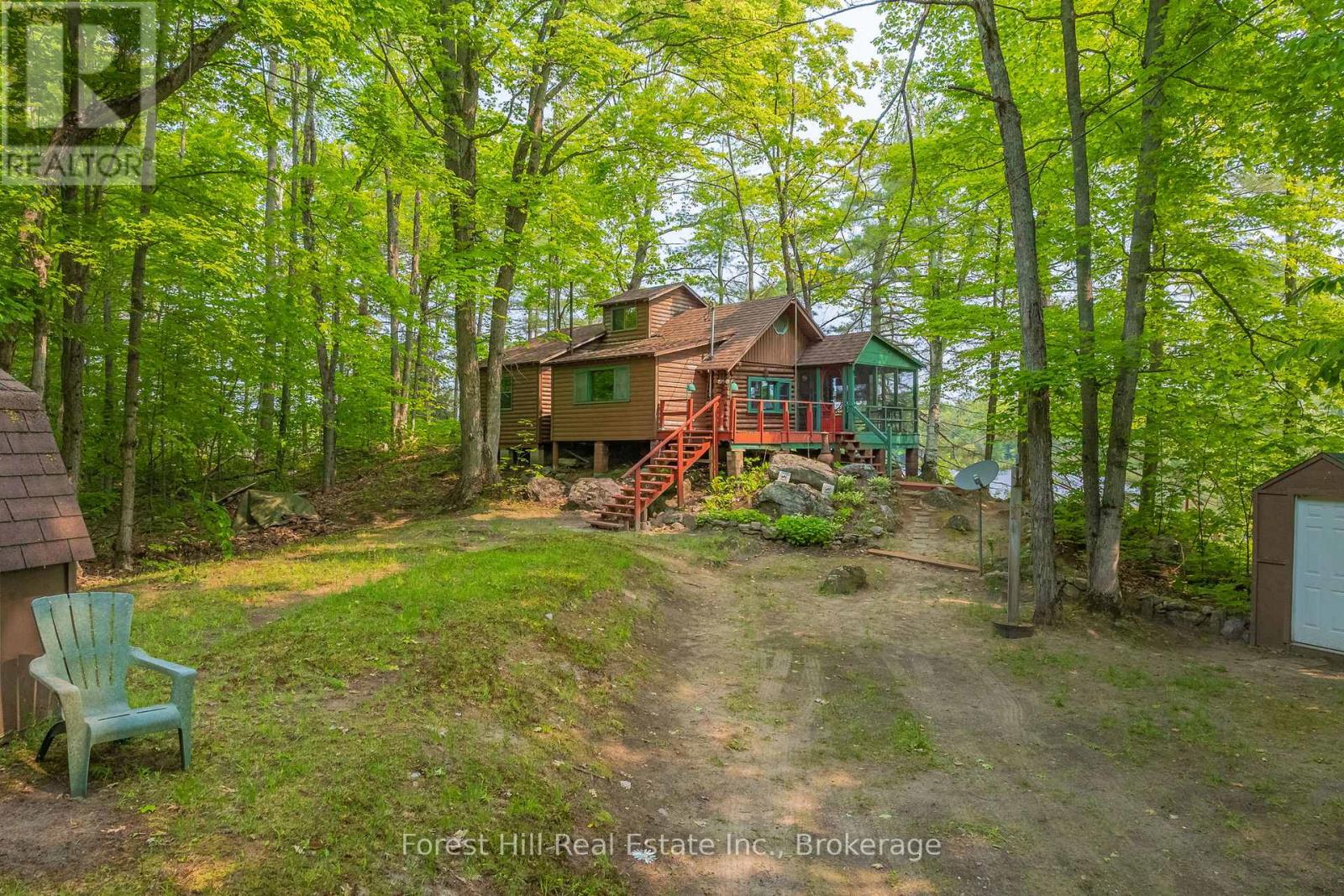 1067 West Black Lake Road, Muskoka Lakes, Ontario  P0C 1M0 - Photo 2 - X12199734