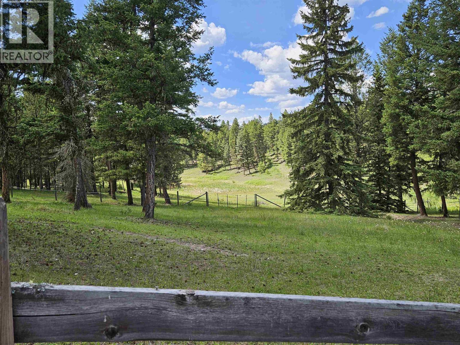 2455 Firwood Hill Road, Williams Lake, British Columbia  V2G 4W7 - Photo 2 - R3041262