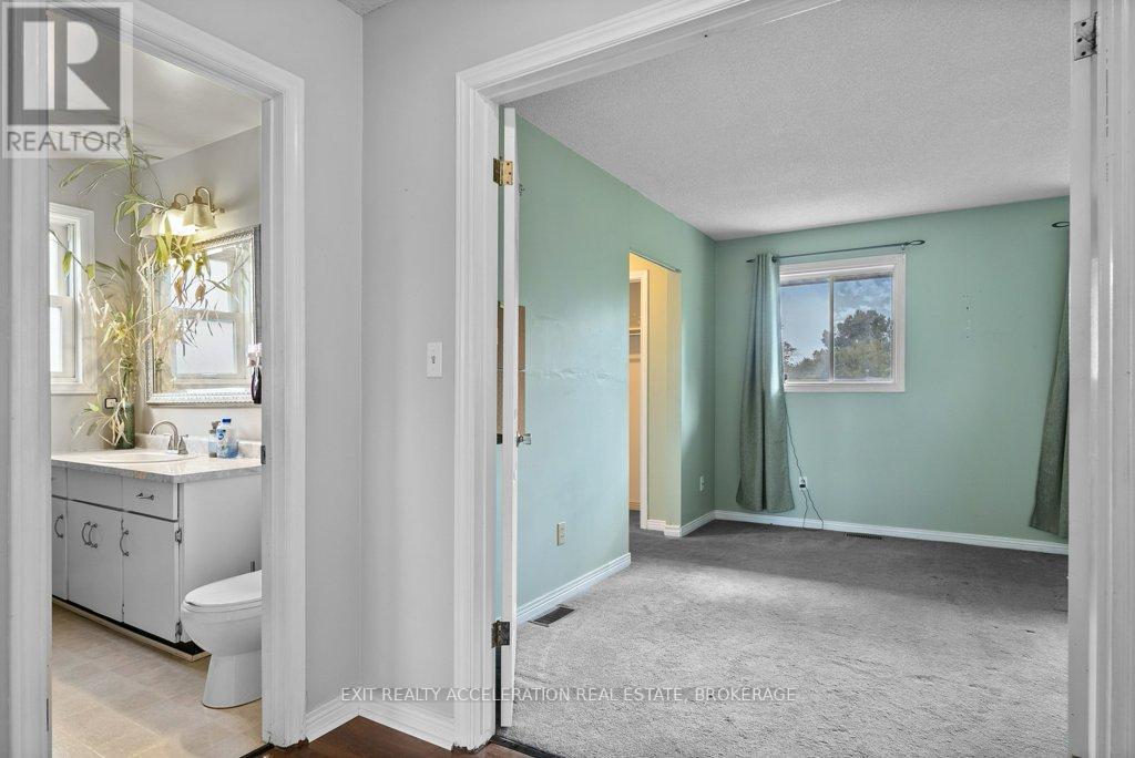 150 Shoreline Crescent, Greater Napanee (Greater Napanee), Ontario  K7R 4B7 - Photo 28 - X12370778