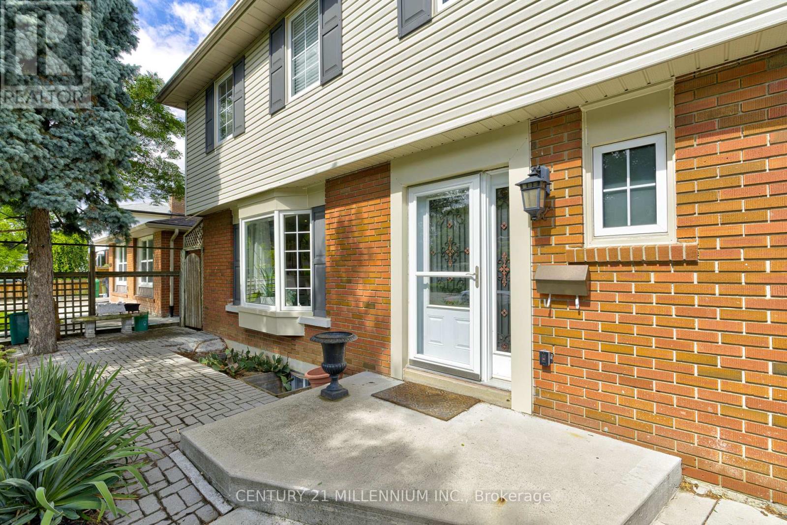Property at 17 EVESHAM CRESCENT image 2