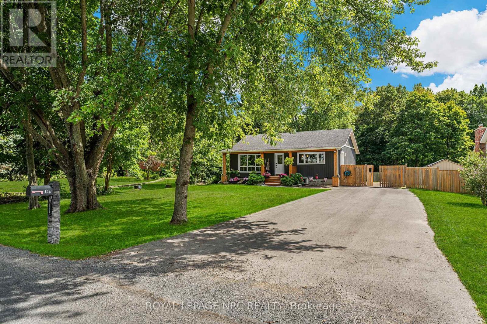 146 Merritt Road, Pelham (Fonthill), Ontario  L3B 5N5 - Photo 1 - X12370747