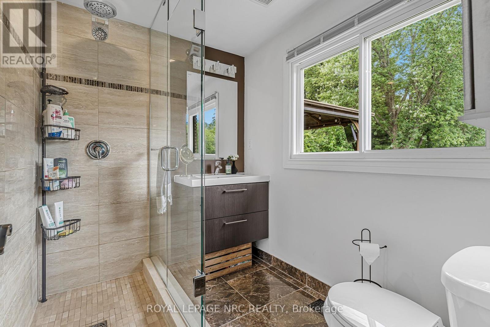 146 Merritt Road, Pelham (Fonthill), Ontario  L3B 5N5 - Photo 17 - X12370747