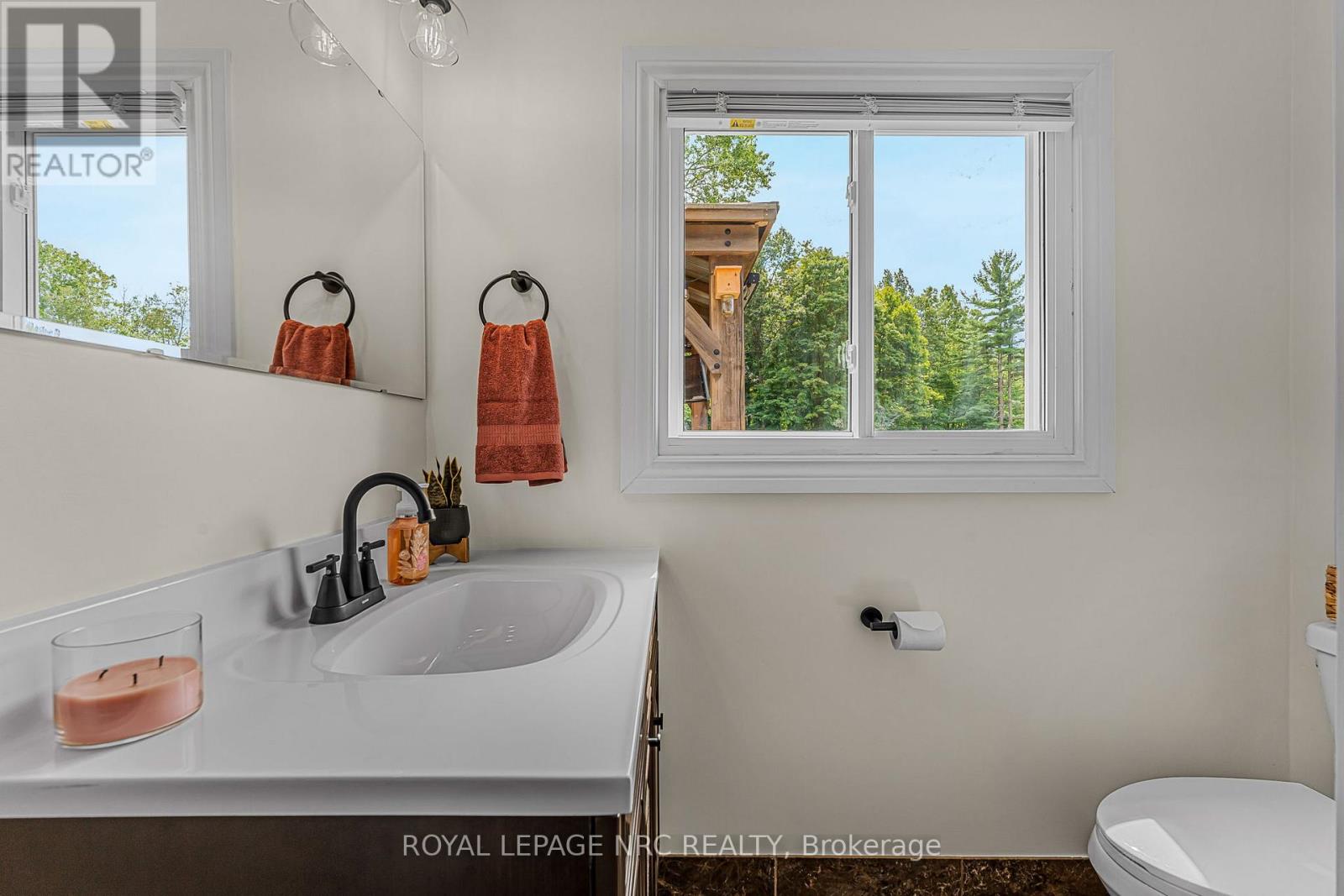 146 Merritt Road, Pelham (Fonthill), Ontario  L3B 5N5 - Photo 22 - X12370747