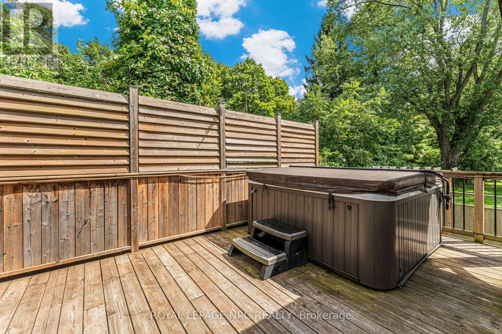 146 Merritt Road, Pelham (Fonthill), Ontario  L3B 5N5 - Photo 37 - X12370747