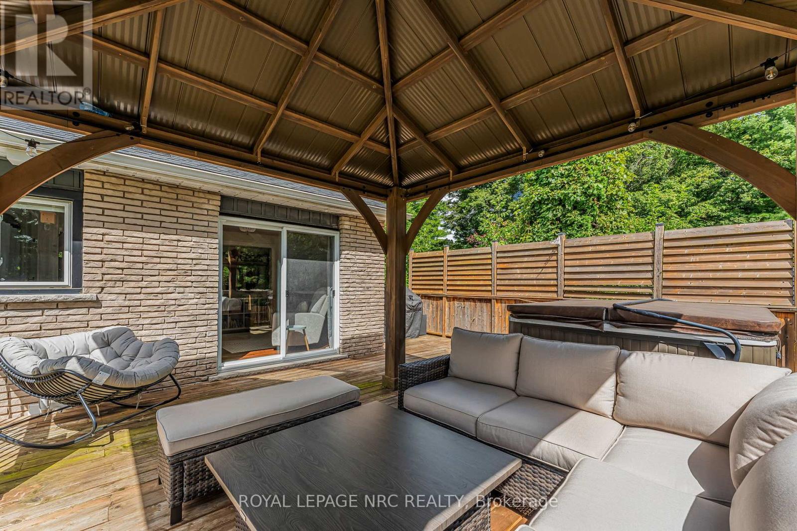 146 Merritt Road, Pelham (Fonthill), Ontario  L3B 5N5 - Photo 40 - X12370747