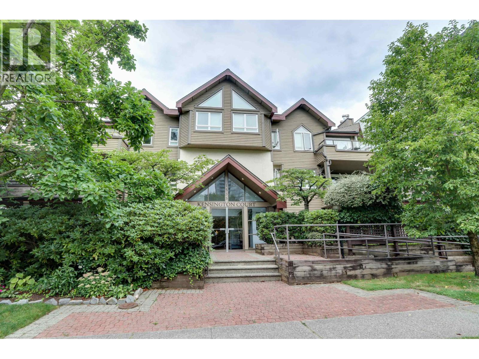 205 1535 CHESTERFIELD AVENUE, North Vancouver, British Columbia