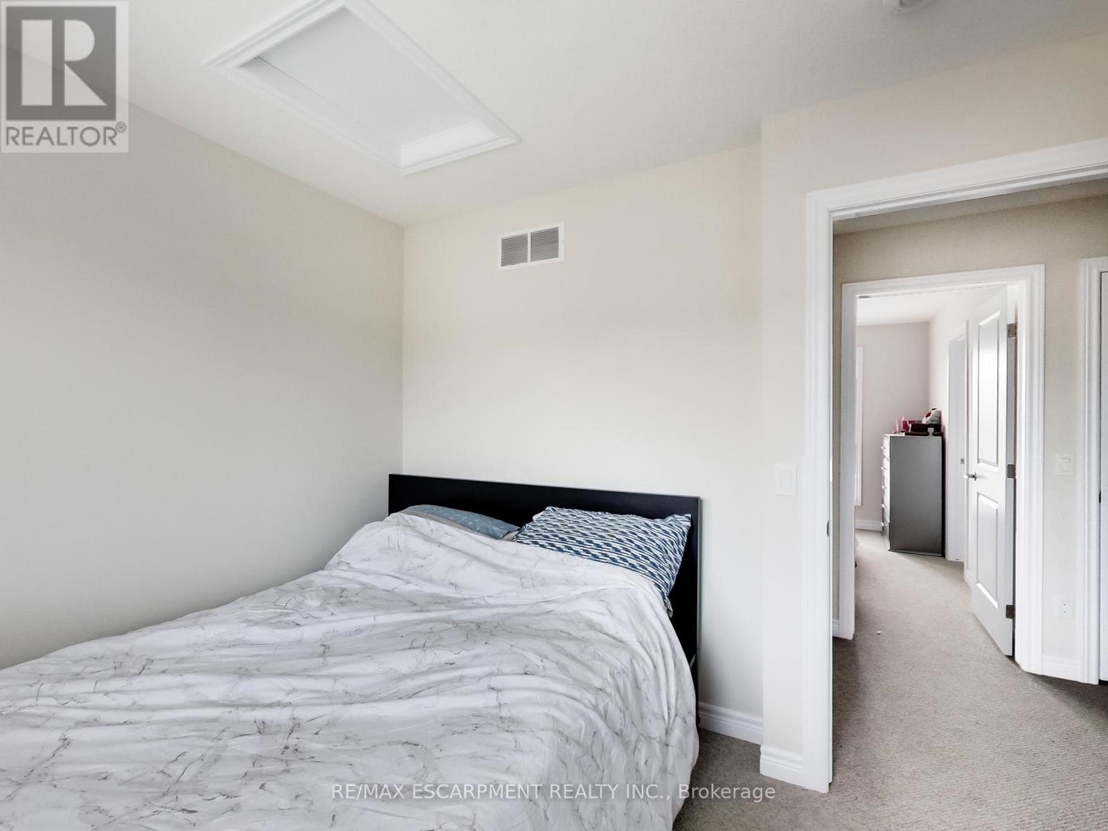 23 - 19 Picardy Drive, Hamilton, Ontario  L8J 0M7 - Photo 23 - X12370663