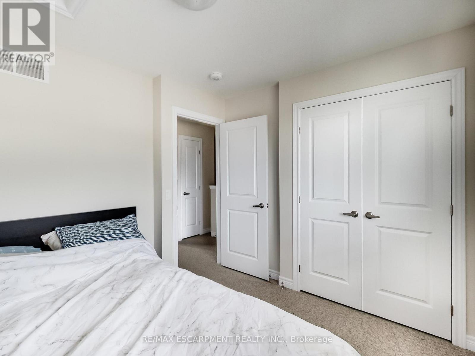 23 - 19 Picardy Drive, Hamilton, Ontario  L8J 0M7 - Photo 24 - X12370663
