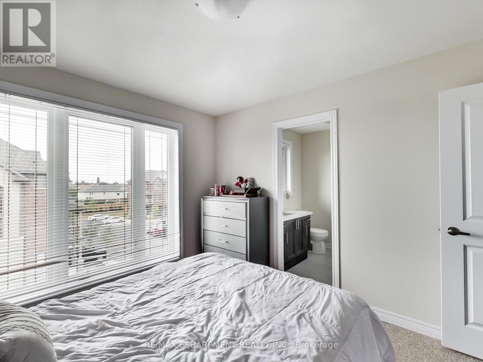 23 - 19 Picardy Drive, Hamilton, Ontario  L8J 0M7 - Photo 26 - X12370663