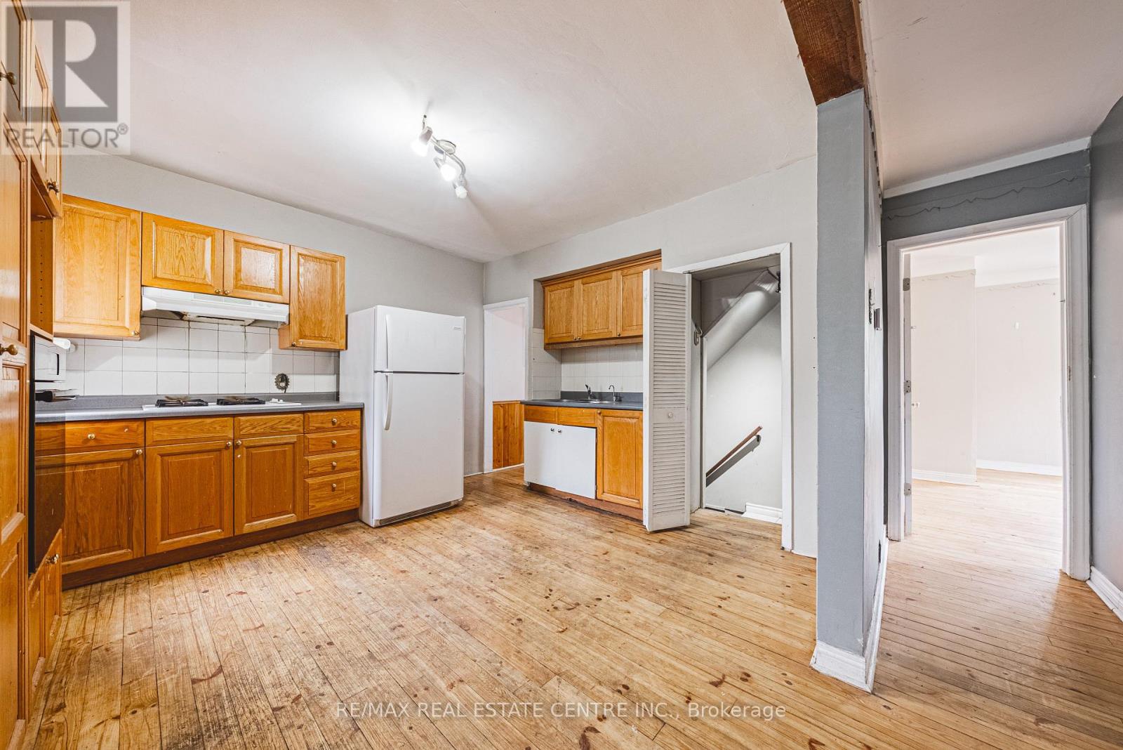 70 Hillview Street, Hamilton, Ontario  L8S 2Z2 - Photo 10 - X12370700