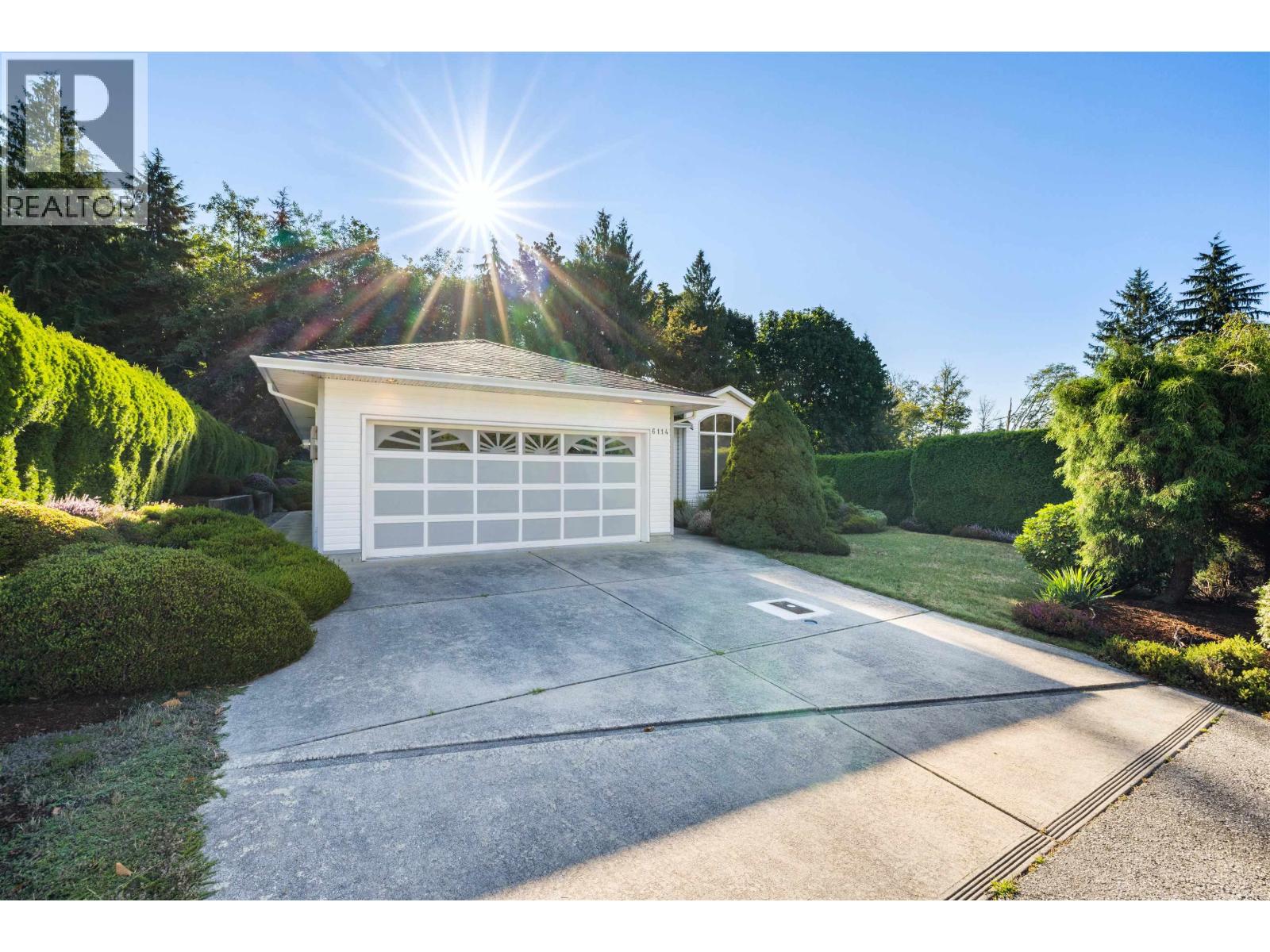 6114 S GALE AVENUE, Sechelt, British Columbia