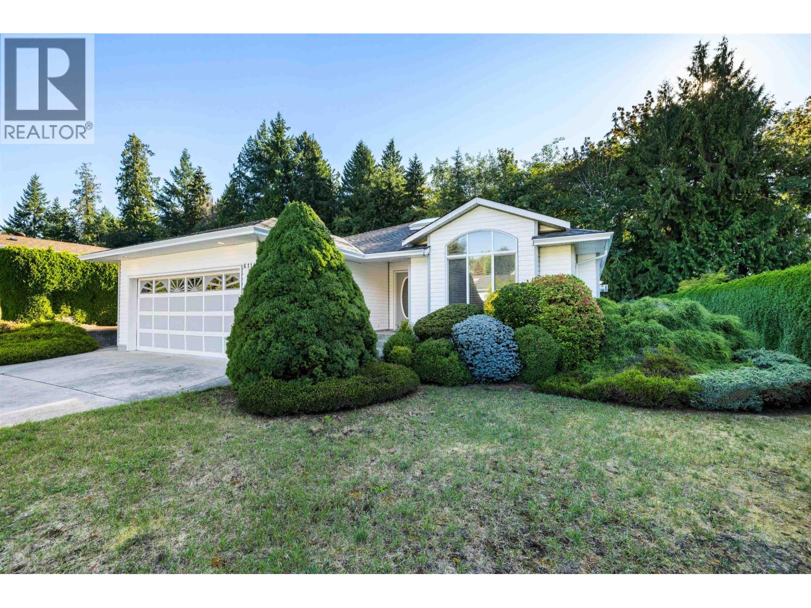 6114 S Gale Avenue, Sechelt, British Columbia  V7Z 0P9 - Photo 3 - R3041421