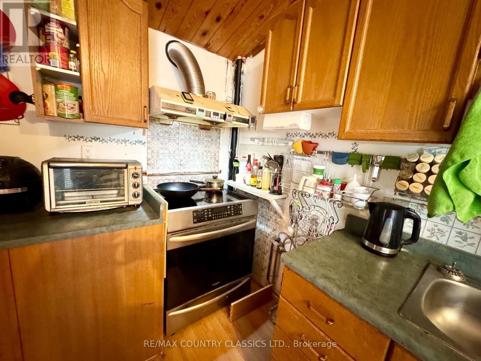 256 Elgin Road, Hastings Highlands, Ontario  K0L 2K0 - Photo 32 - X12370611