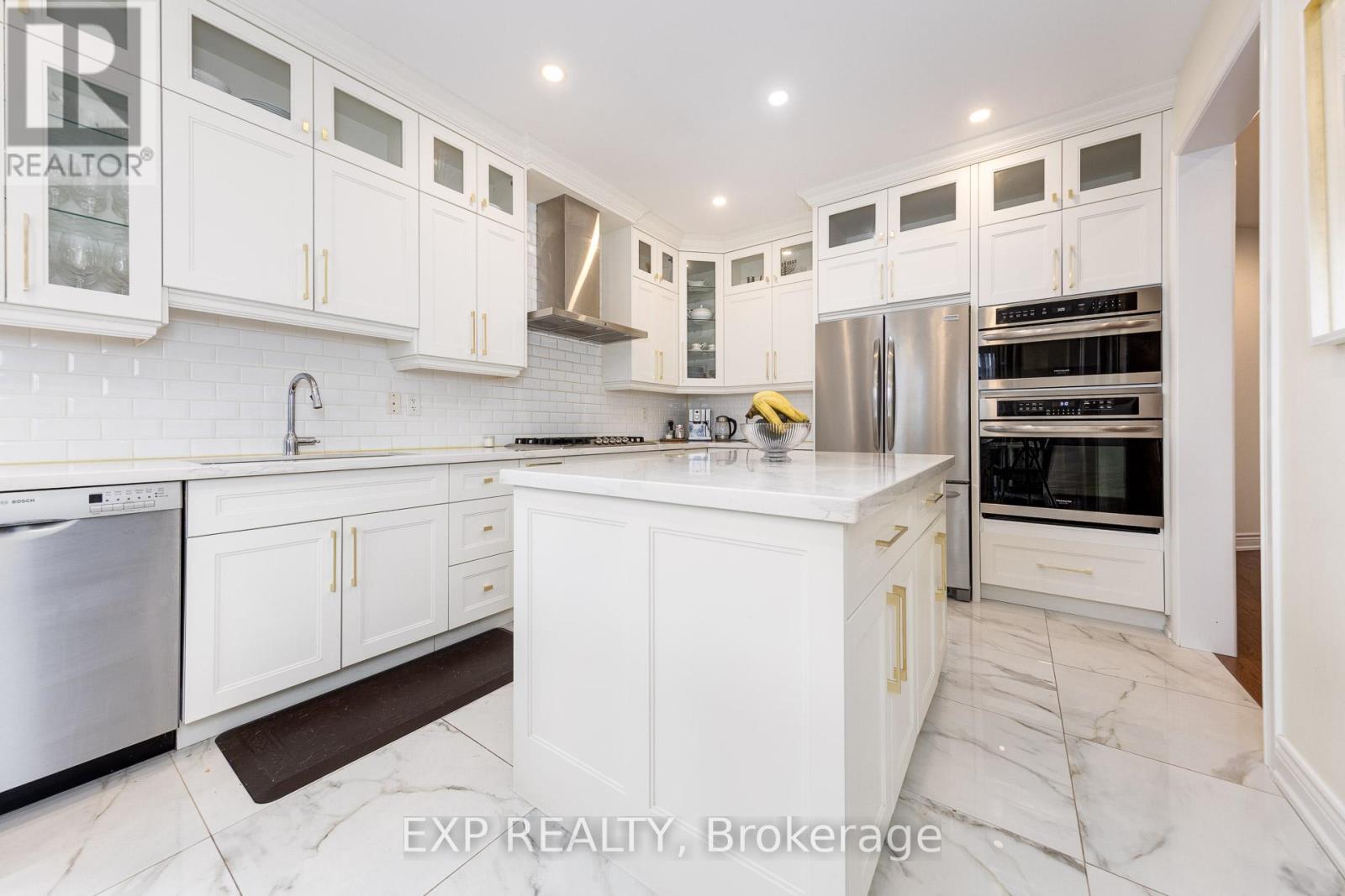 305 Via Romano Boulevard, Vaughan, Ontario  L6A 0J1 - Photo 10 - N12370765