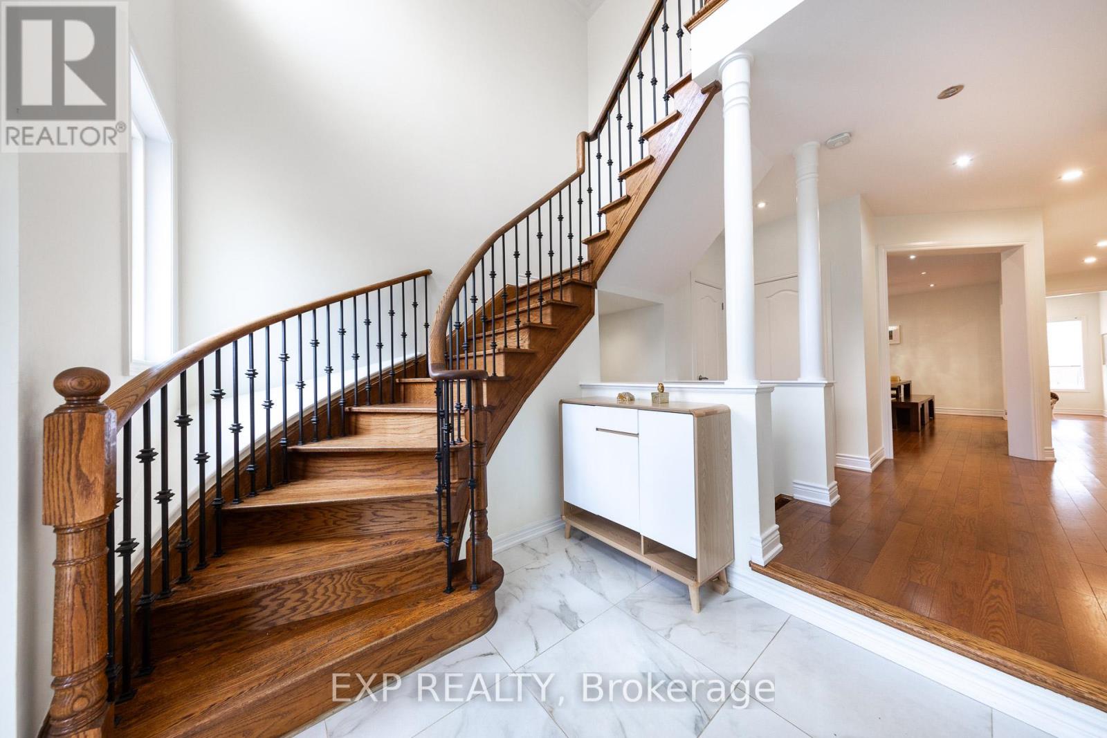 Property at 305 VIA ROMANO BOULEVARD image 4