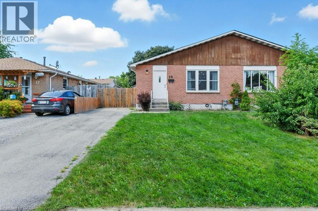 19 Lampman Crescent, Thorold, Ontario  L2V 4K6 - Photo 1 - 40764610