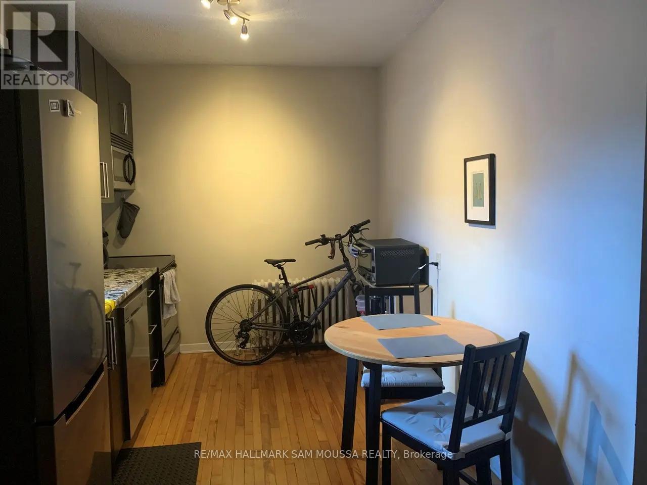10 - 232 Cooper Street, Ottawa, Ontario  K2P 0G4 - Photo 6 - X12370839