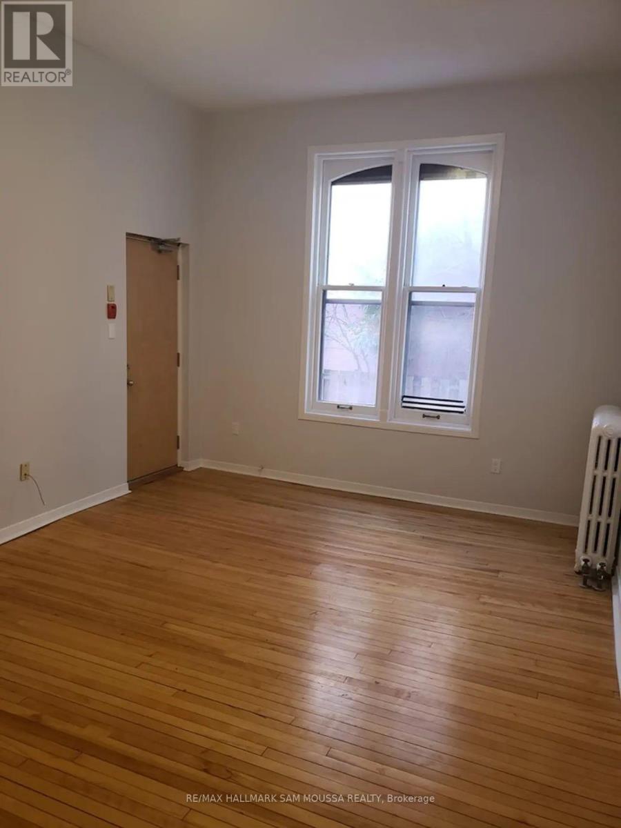 3 - 232 Cooper Street, Ottawa, Ontario  K2P 0G4 - Photo 2 - X12370844