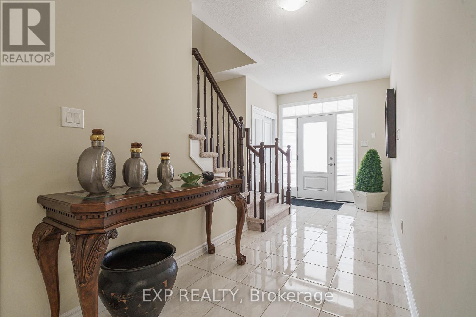 628 Eagle Crest Heights, Ottawa, Ontario  K2S 2E6 - Photo 4 - X12370902