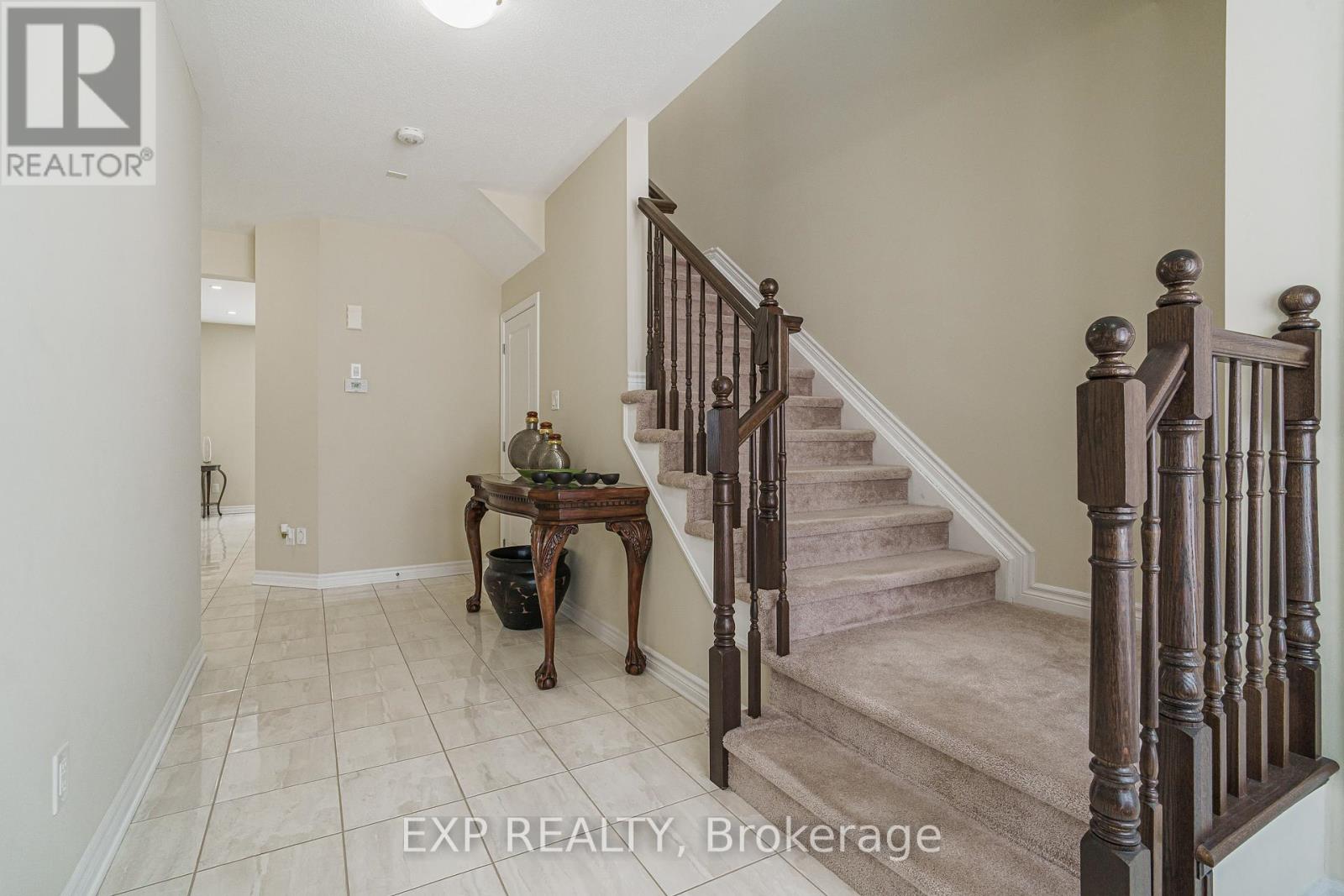 628 Eagle Crest Heights, Ottawa, Ontario  K2S 2E6 - Photo 5 - X12370902