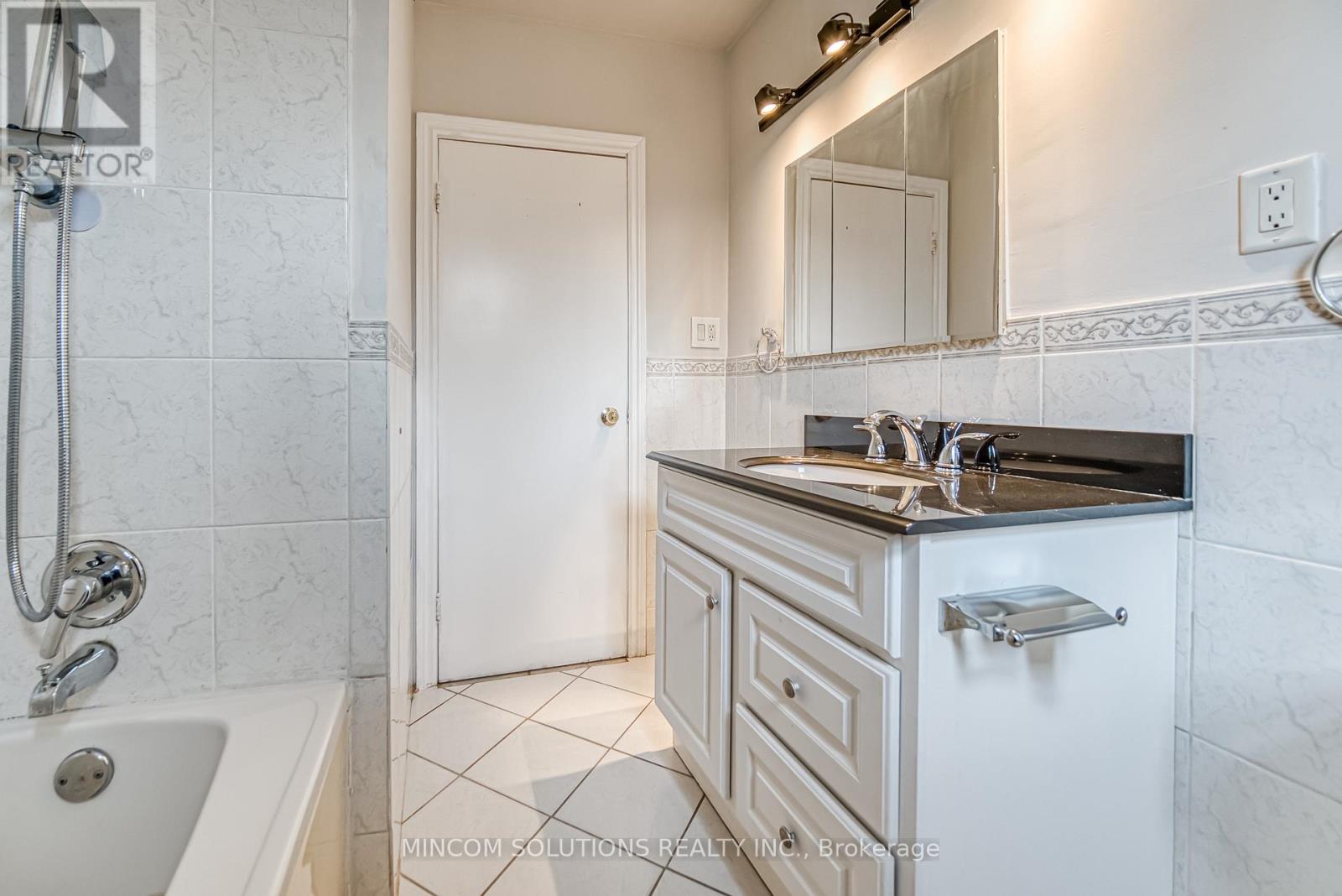 170 North Carson Street, Toronto, Ontario M8W 4C9 - Photo 17 - W12260571