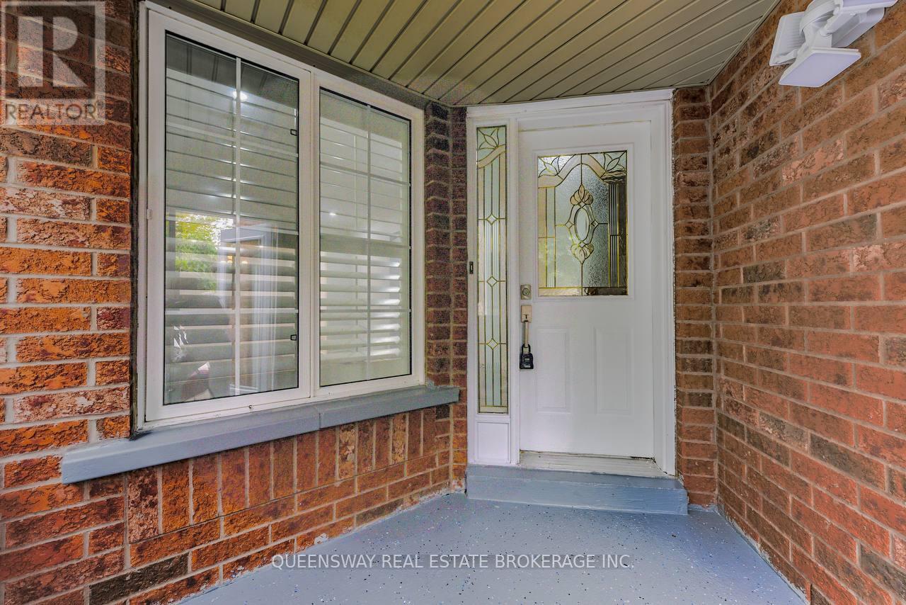 12 Dandelion Road, Brampton, Ontario  L6R 1X3 - Photo 3 - W12370784