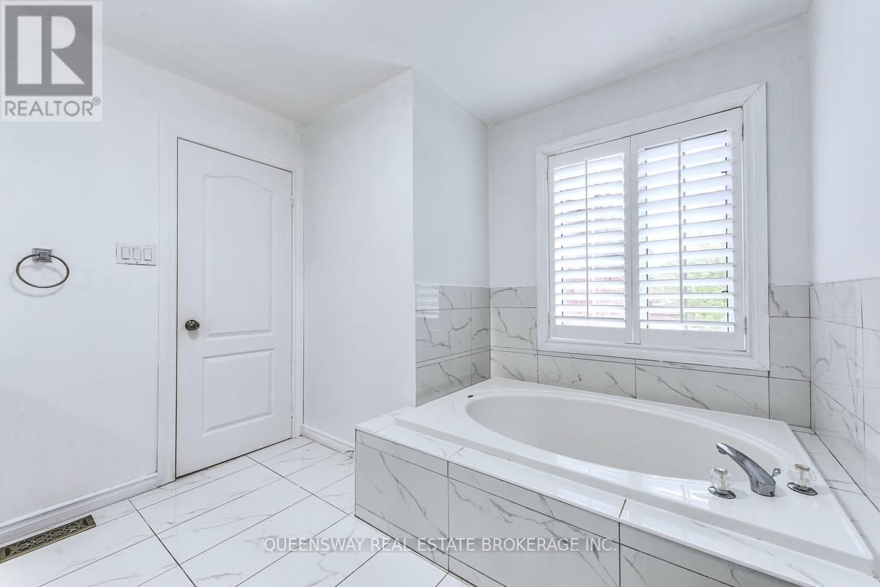 12 Dandelion Road, Brampton, Ontario  L6R 1X3 - Photo 33 - W12370784