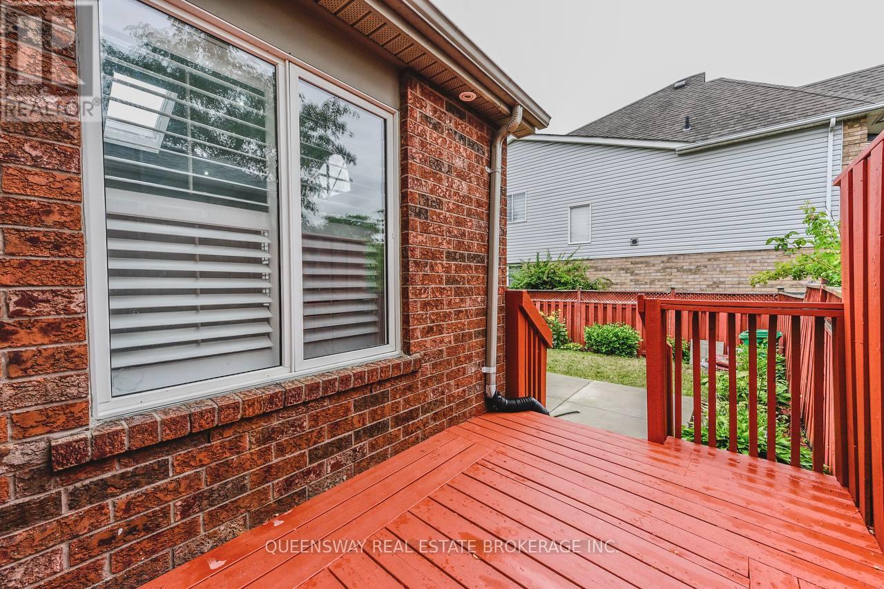 12 Dandelion Road, Brampton, Ontario  L6R 1X3 - Photo 49 - W12370784