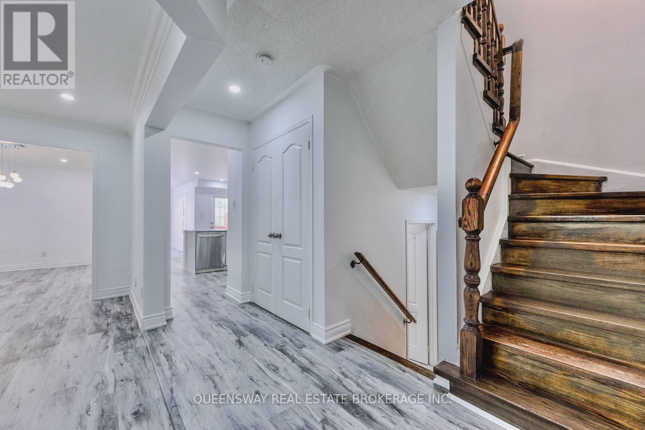12 Dandelion Road, Brampton, Ontario  L6R 1X3 - Photo 5 - W12370784