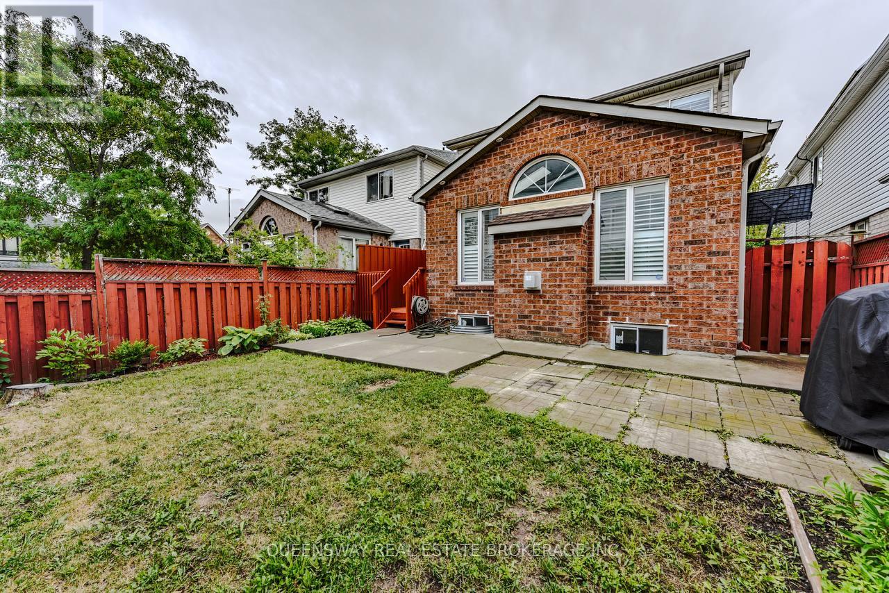 12 Dandelion Road, Brampton, Ontario  L6R 1X3 - Photo 50 - W12370784