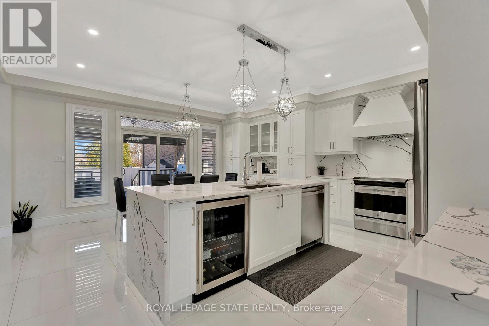 7 Bernini Court, Hamilton, Ontario  L9B 0C7 - Photo 11 - X12370749