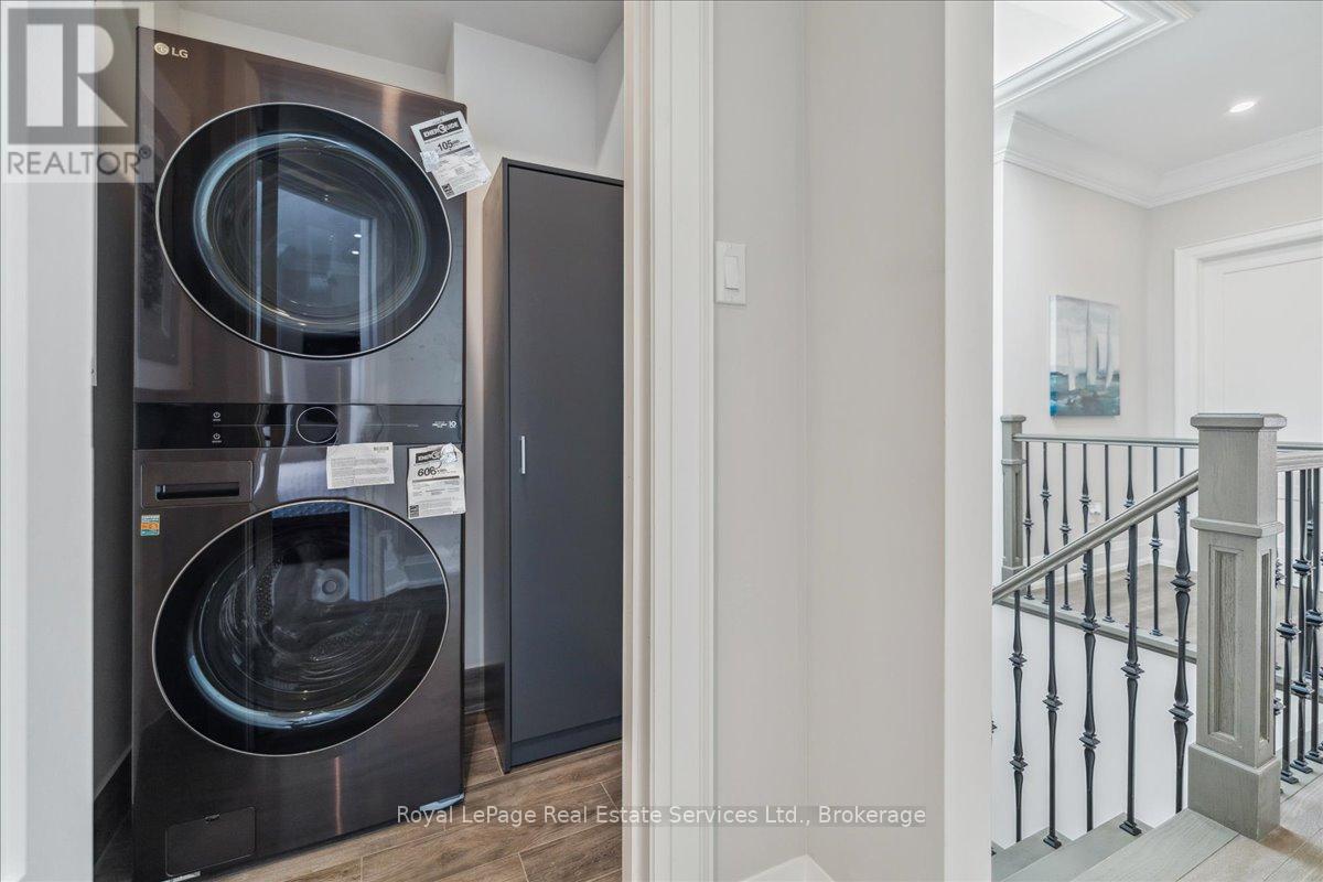 1211 Pinegrove Road, Oakville, Ontario  L6L 2W8 - Photo 35 - W12370854