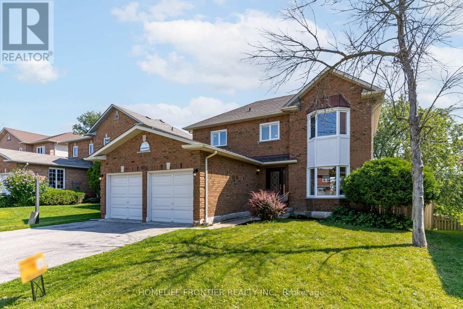 615 SANDFORD STREET, Newmarket, Ontario