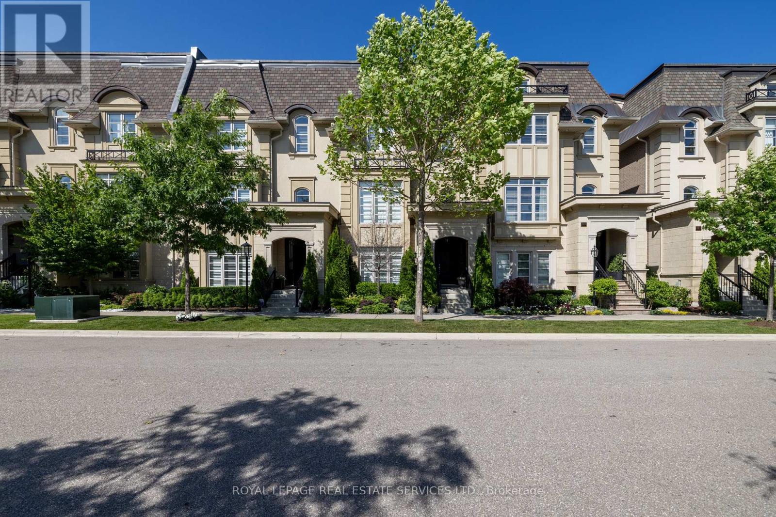 251 Hanover Street, Oakville, Ontario  L6K 0H3 - Photo 1 - W12370851