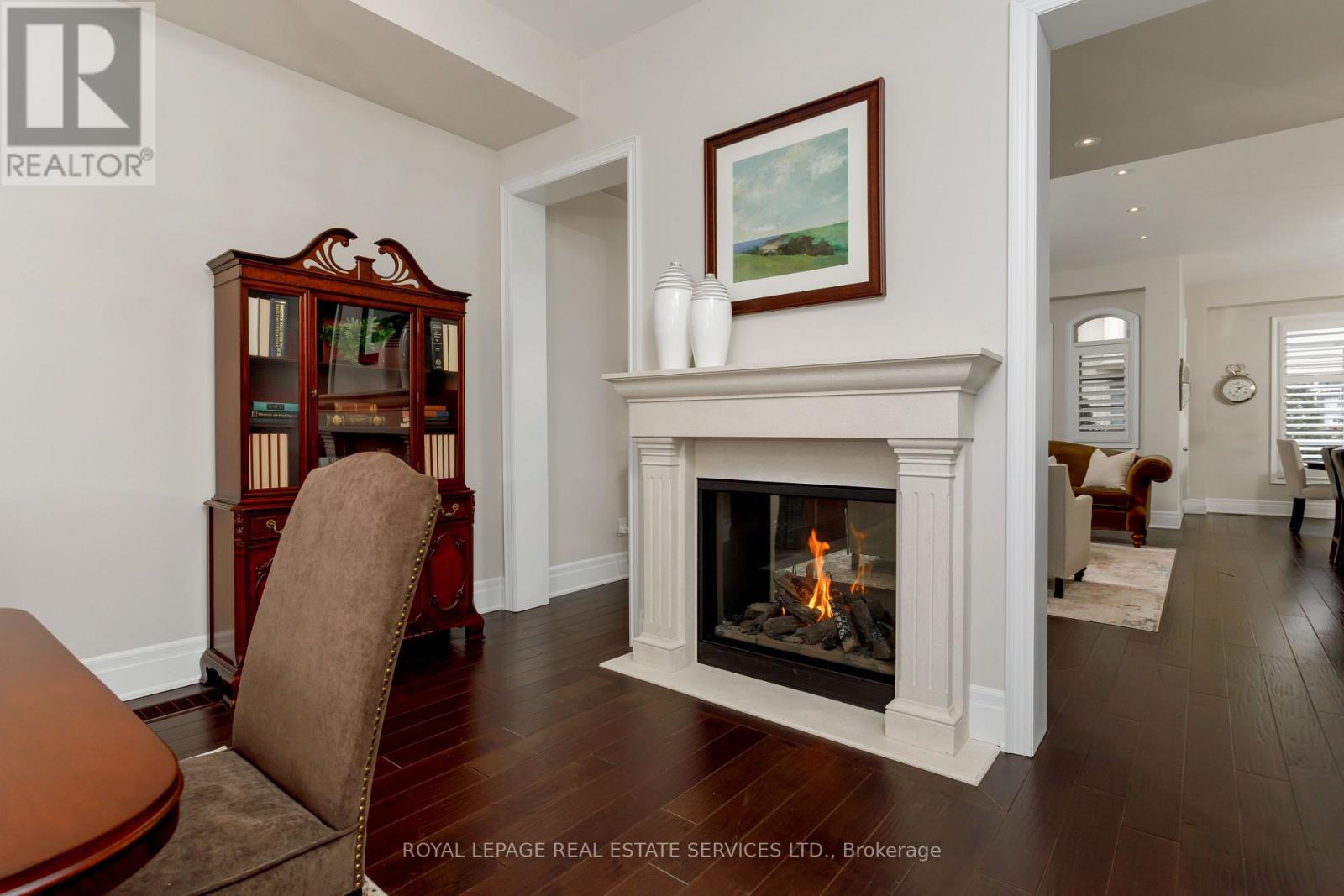 251 Hanover Street, Oakville, Ontario  L6K 0H3 - Photo 10 - W12370851