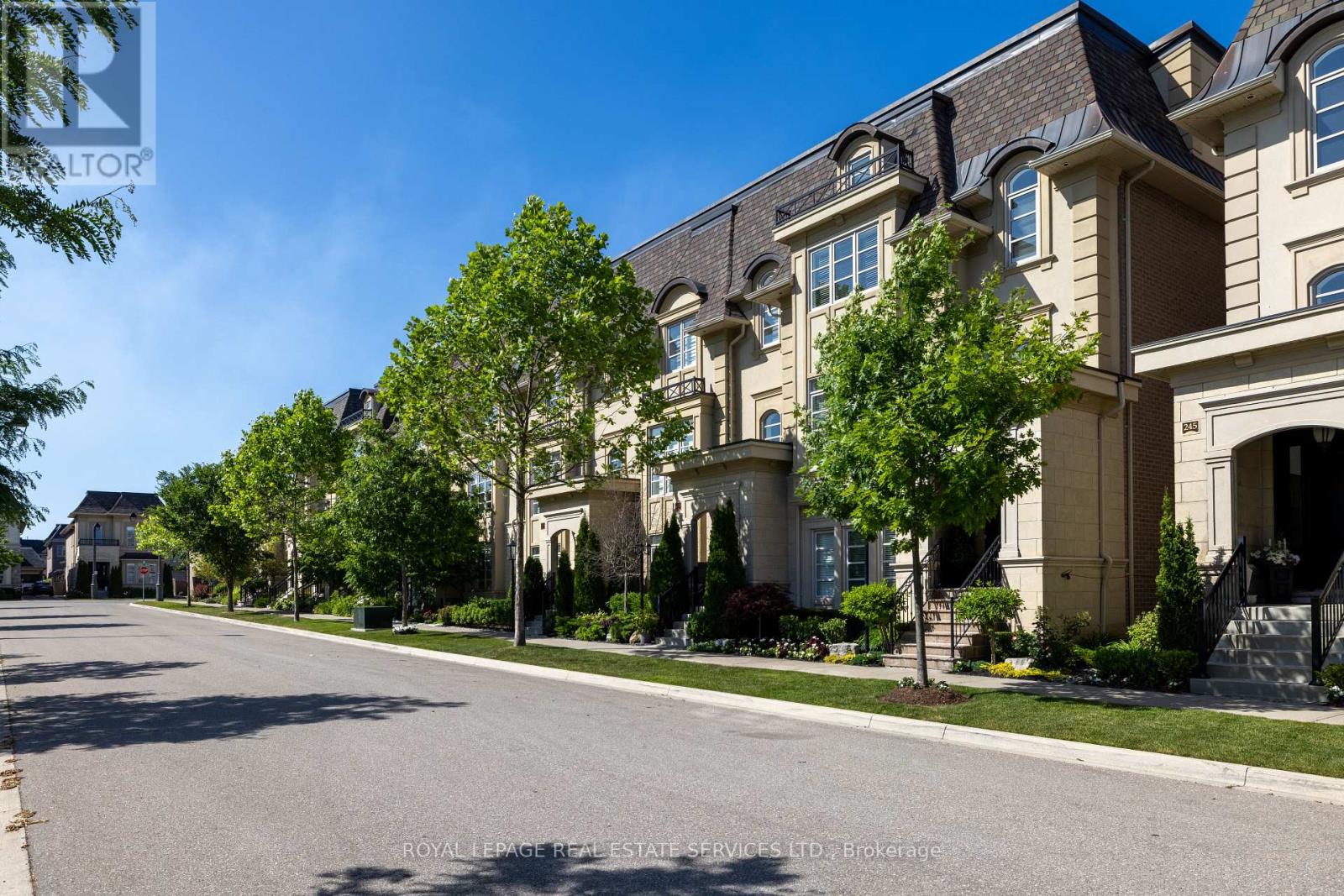 251 Hanover Street, Oakville, Ontario  L6K 0H3 - Photo 2 - W12370851