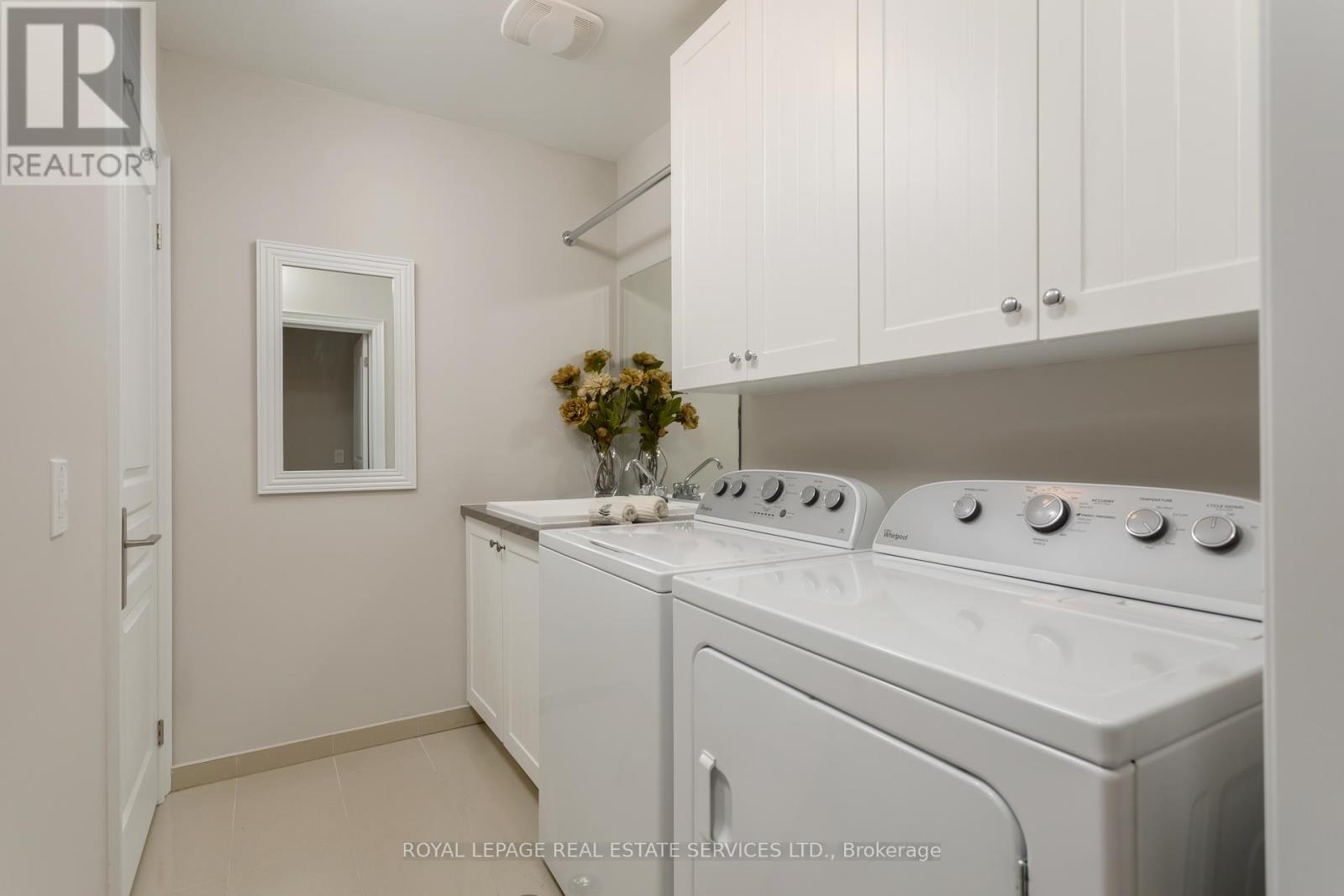 251 Hanover Street, Oakville, Ontario  L6K 0H3 - Photo 22 - W12370851
